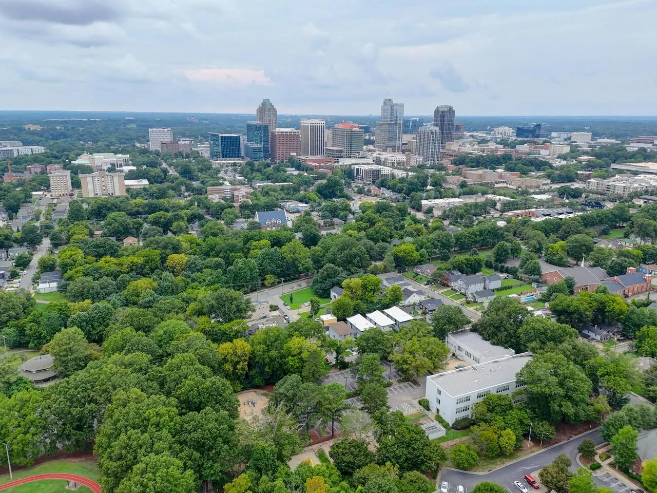LuxMiniHouse~WalkDowntown~Parking~Greenway 17
