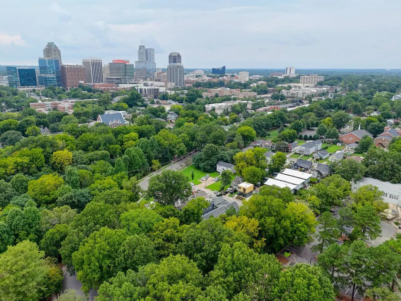 LuxMiniHouse~WalkDowntown~Parking~Greenway 3