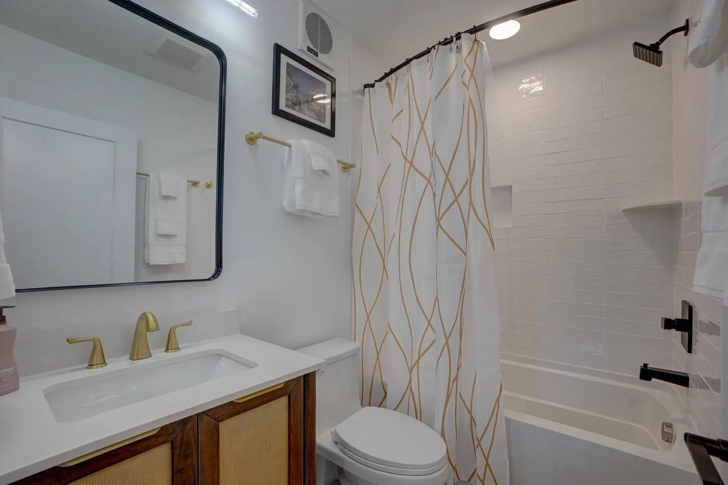 LuxMiniHouse~WalkDowntown~Parking~Greenway 8