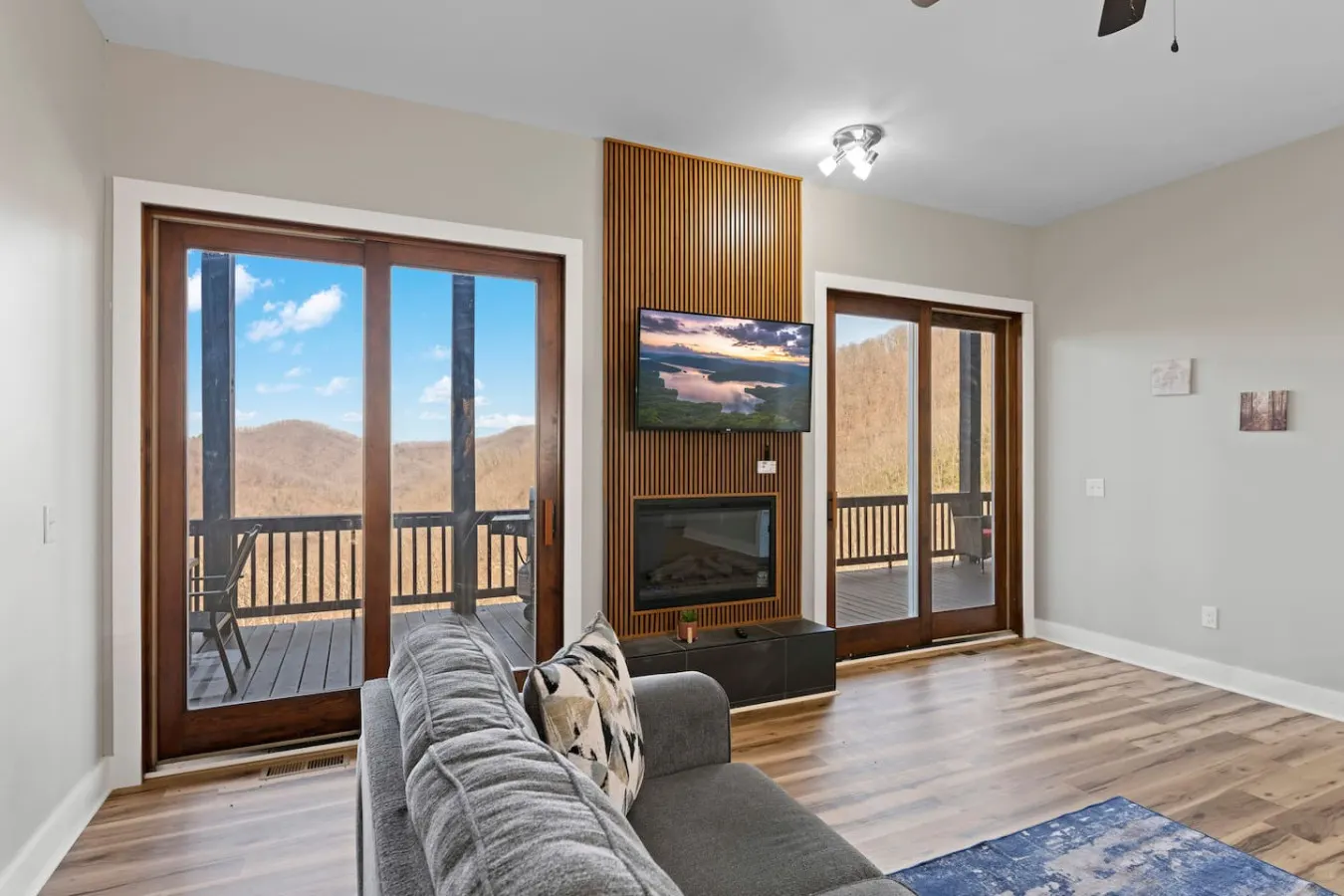 Mountain Stay King w/ Fireplace & Mountain Views 7