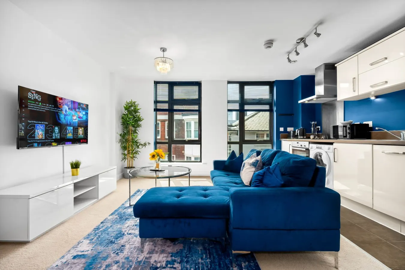 Luxury 2 Bed Apartment - Parking - JQ - City Centre - Bedroom TV