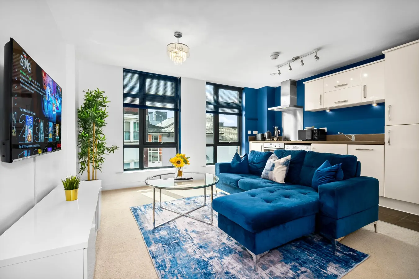 Luxury 2 Bed Apartment - Parking - JQ - City Centre - Bedroom TV 9