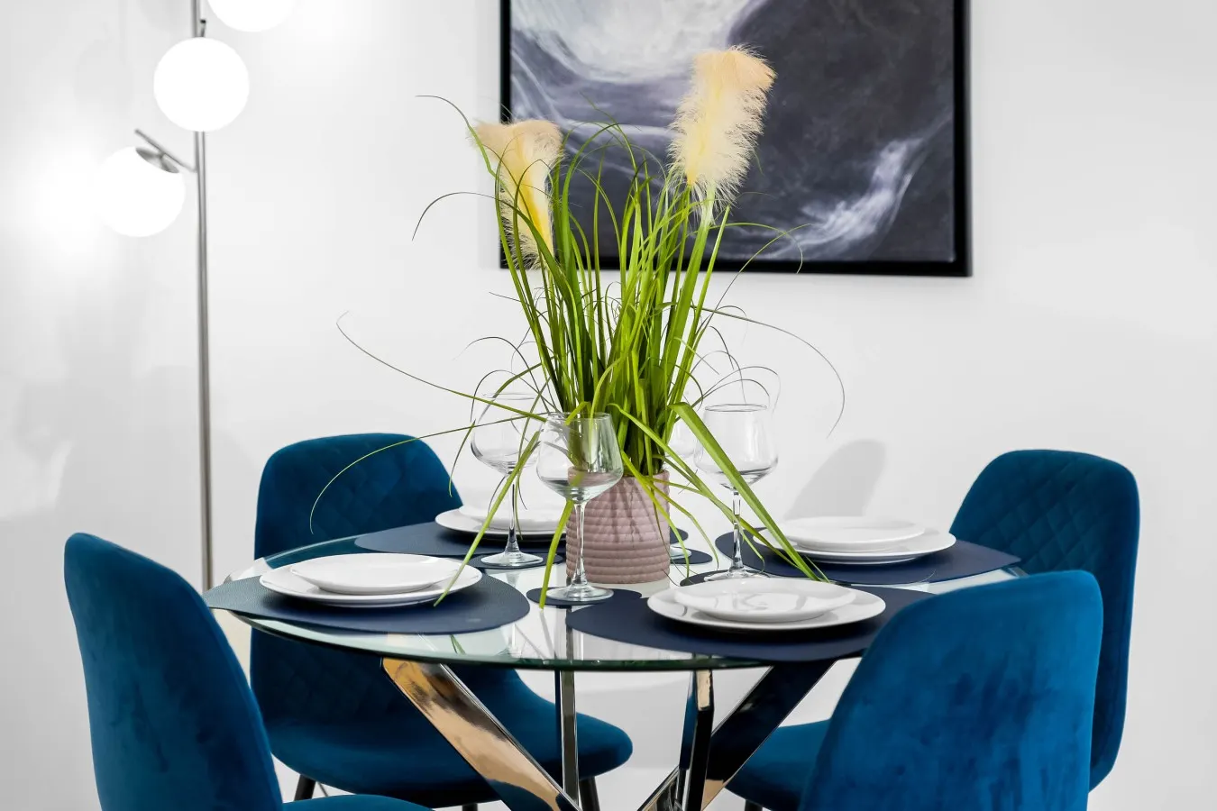 Luxury 2 Bed Apartment - Parking - JQ - City Centre - Bedroom TV — photo 5