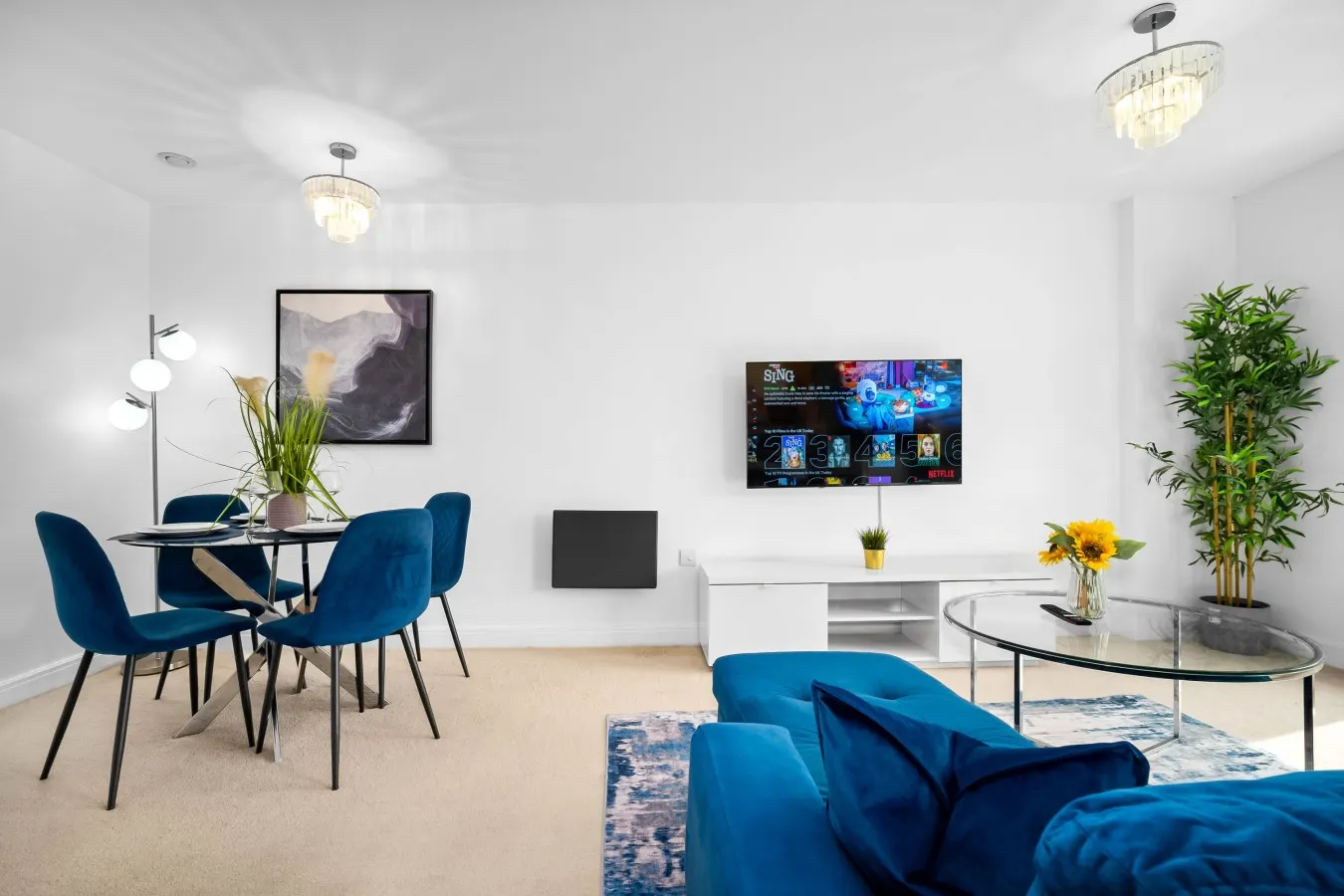 Luxury 2 Bed Apartment - Parking - JQ - City Centre - Bedroom TV 6
