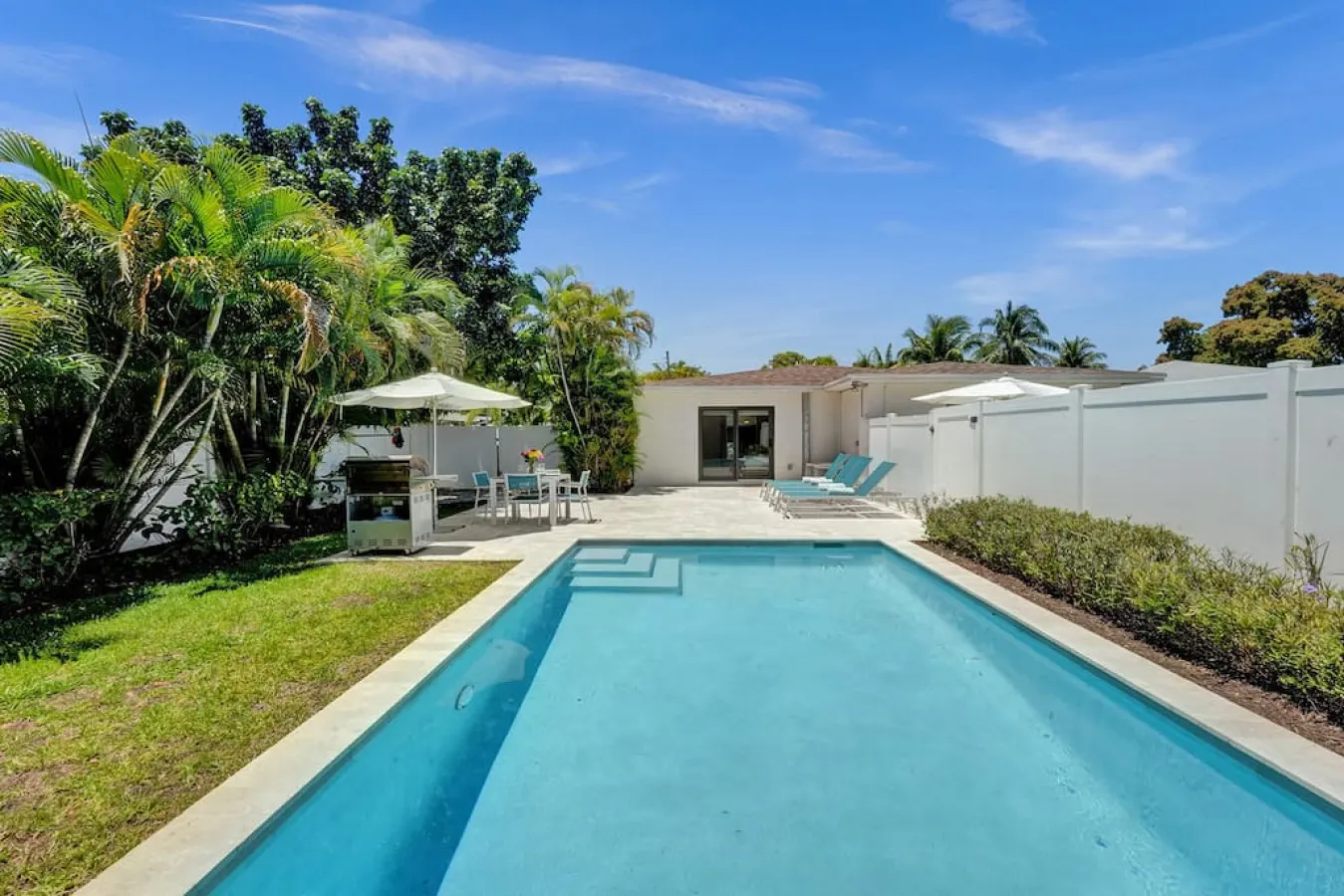 Romantic Retreat w/ Private Pool. Near Las Olas