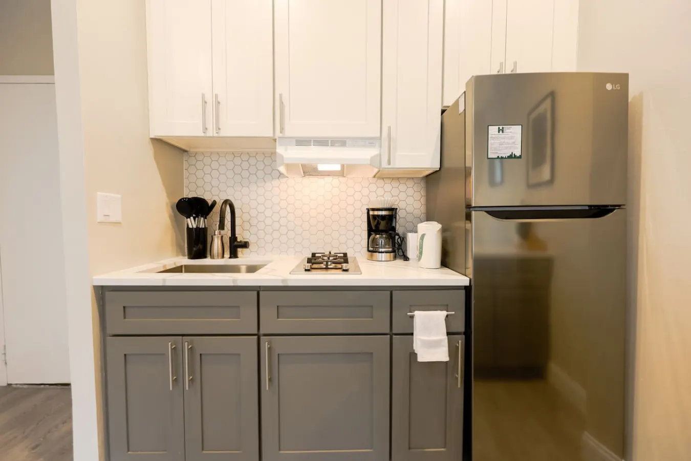 Spacious and Bright Studio 5