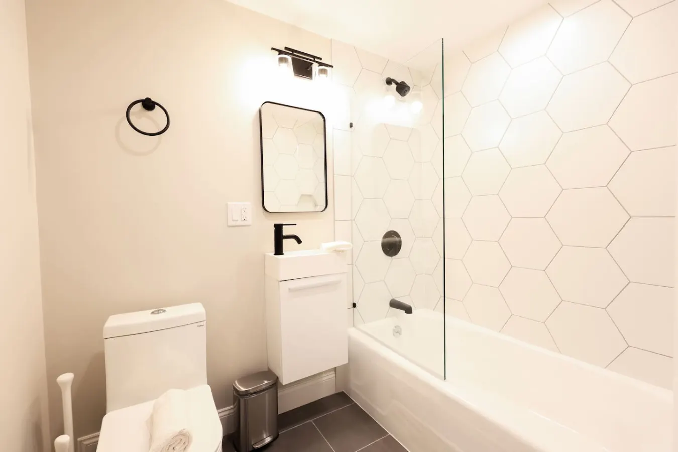Spacious and Bright Studio 6
