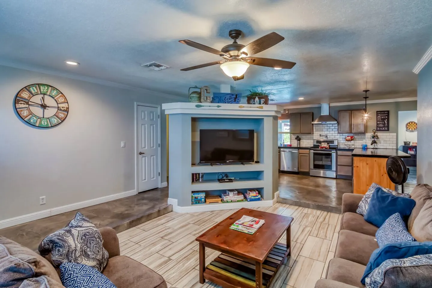 Sprawling Pool Home w/ Outdoor Bar and Pool Table 7
