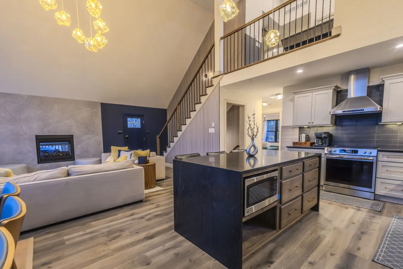 Luxury 7BR Poconos Retreat Pool, Sauna, Cinema 16