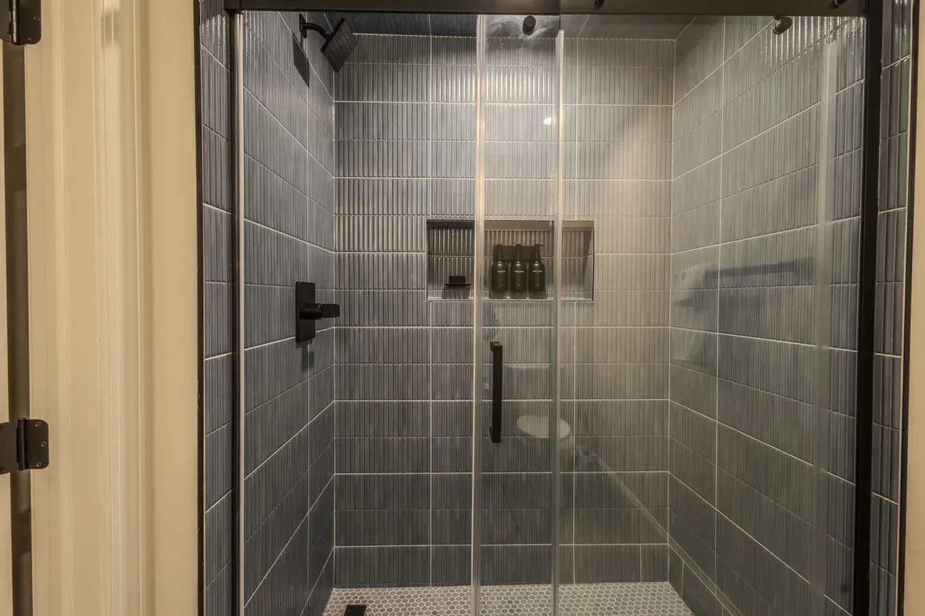 Luxury 7BR Poconos Retreat Pool, Sauna, Cinema 17