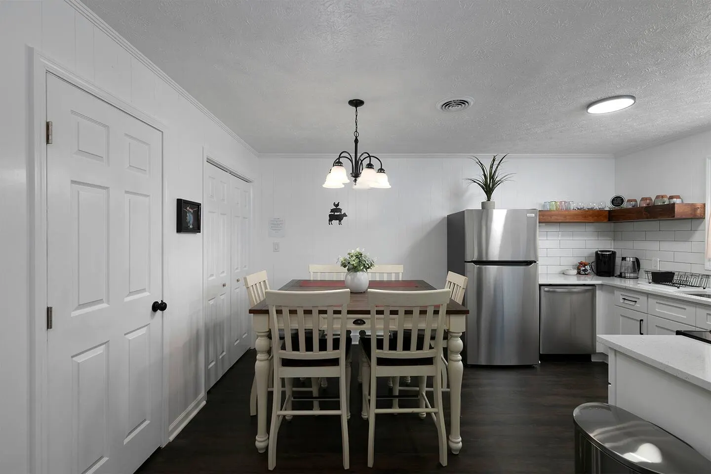Rustic Charm Farmhouse — photo 4