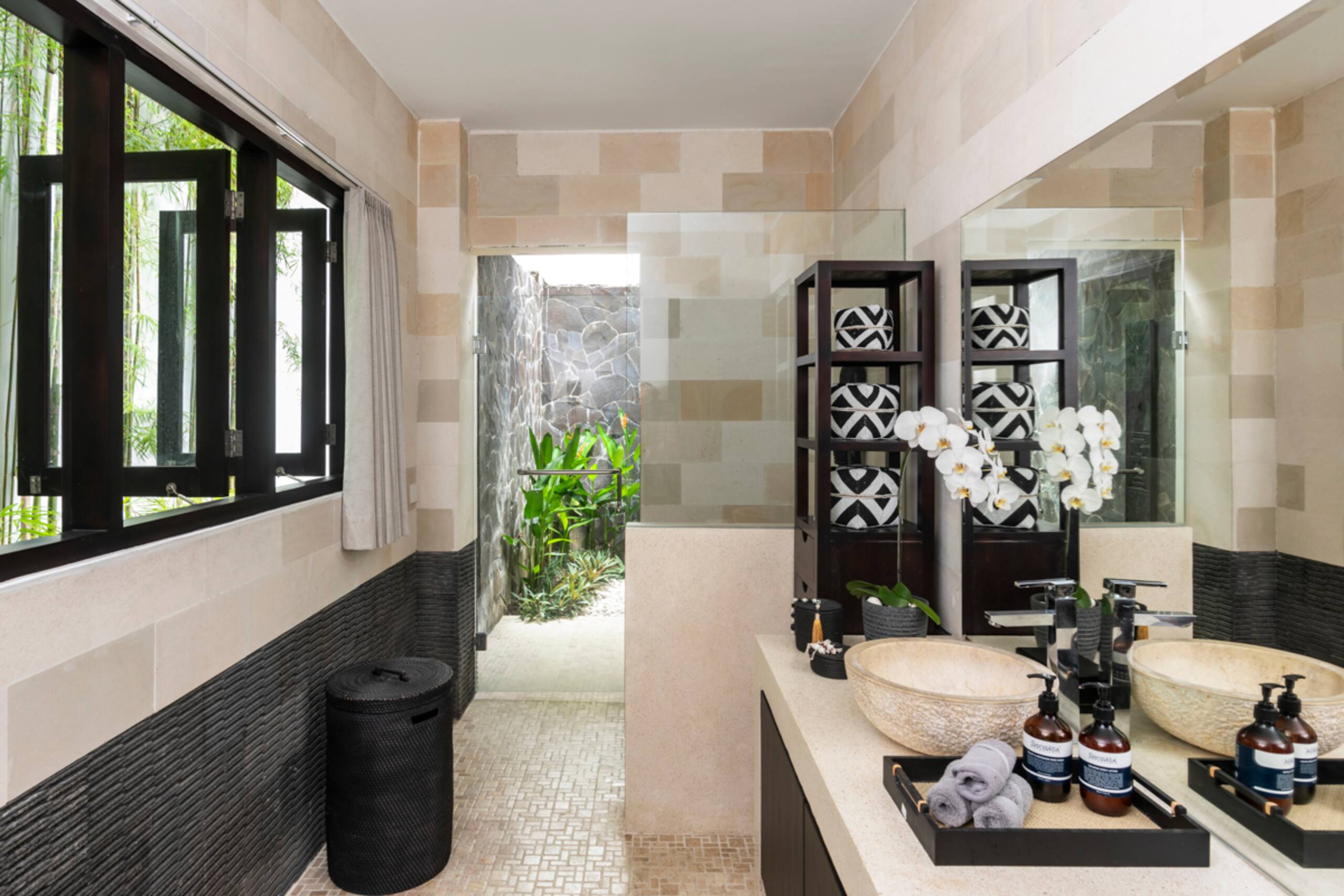 Villa Anaya Manis: 9-Bedroom, 2 Pools, Gym, BBQ 22