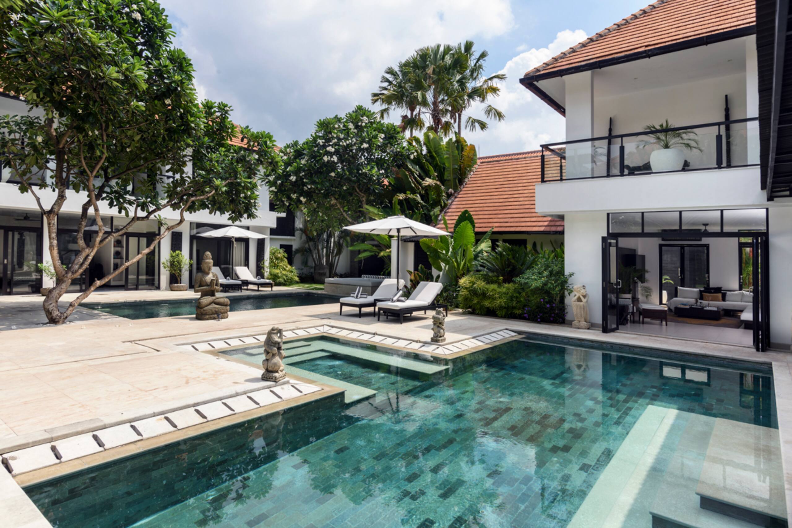 Villa Anaya Manis: 9-Bedroom, 2 Pools, Gym, BBQ — photo 3