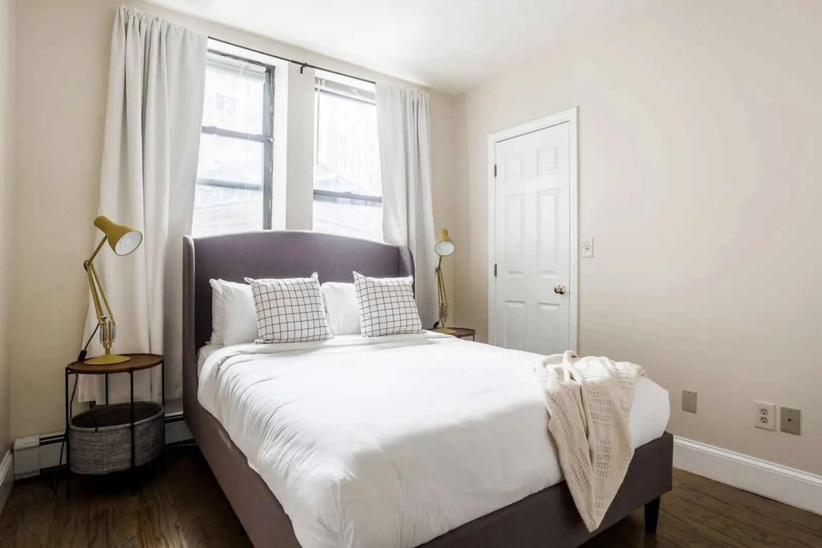 Lux Downtown Flat - Large Open Layout - Fast Wifi 4