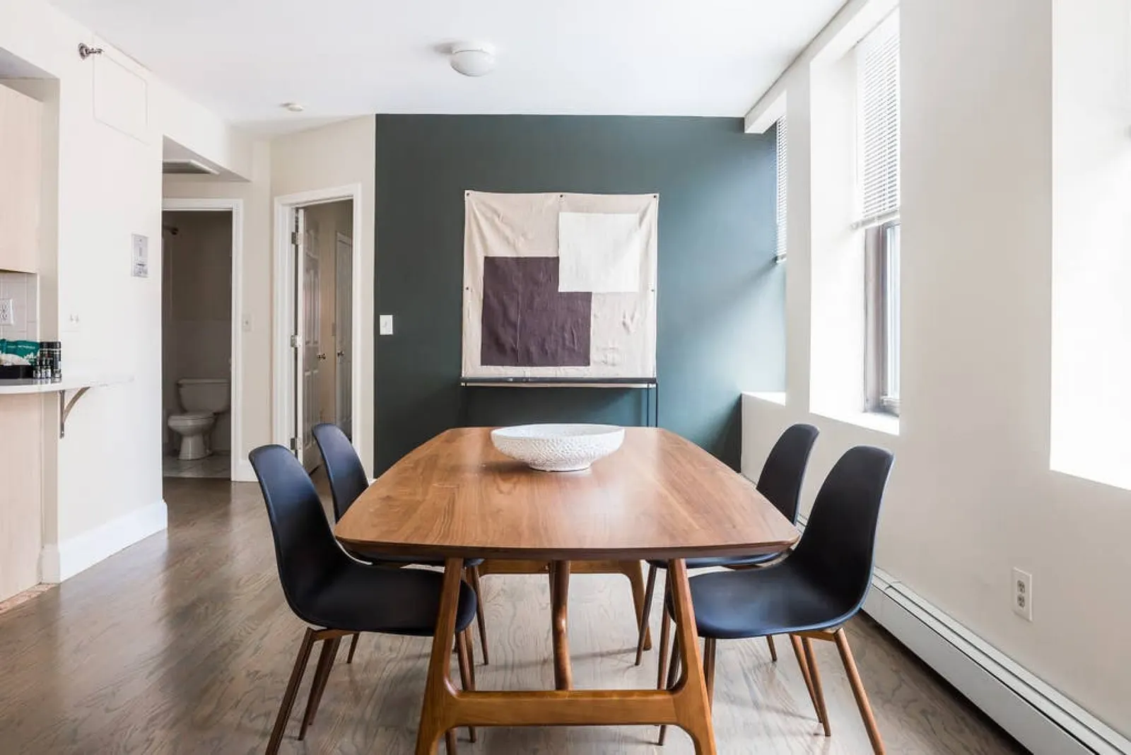 Lux Downtown Flat - Large Open Layout - Fast Wifi 6