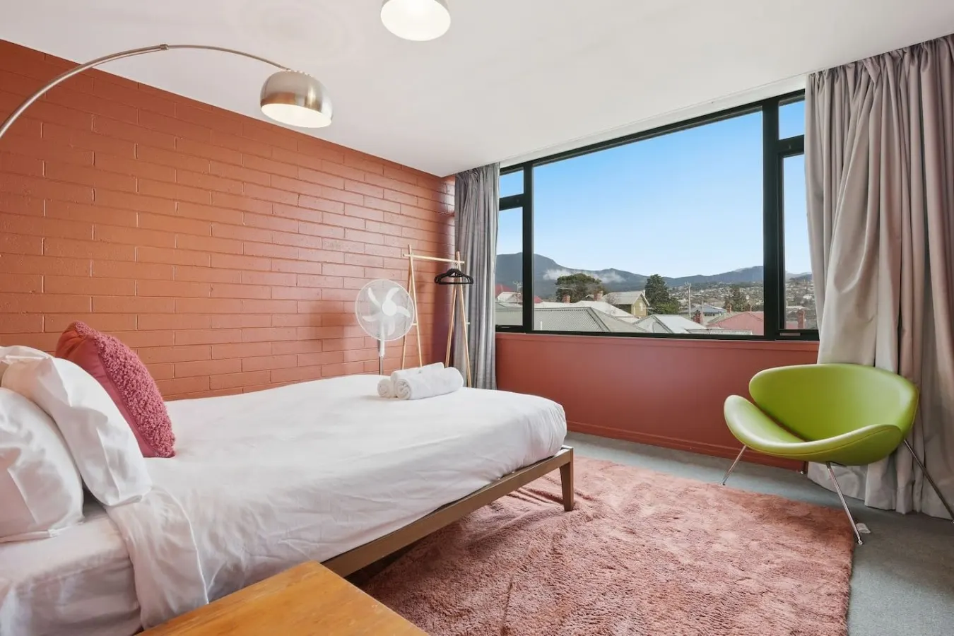 Warm Mid century modern 2BR, 8 mins from CBD 19