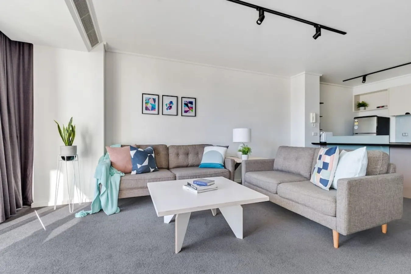 Ada: 2 Bed, 2 Bath Apartment with 3 Queen Beds