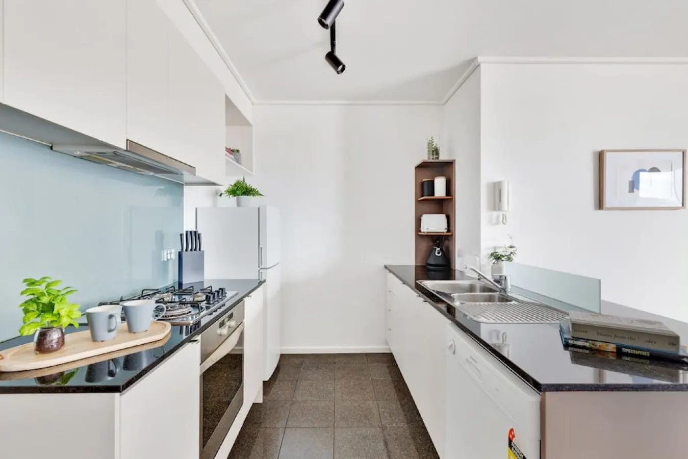 Ada: 2 Bed, 2 Bath Apartment with 3 Queen Beds 17