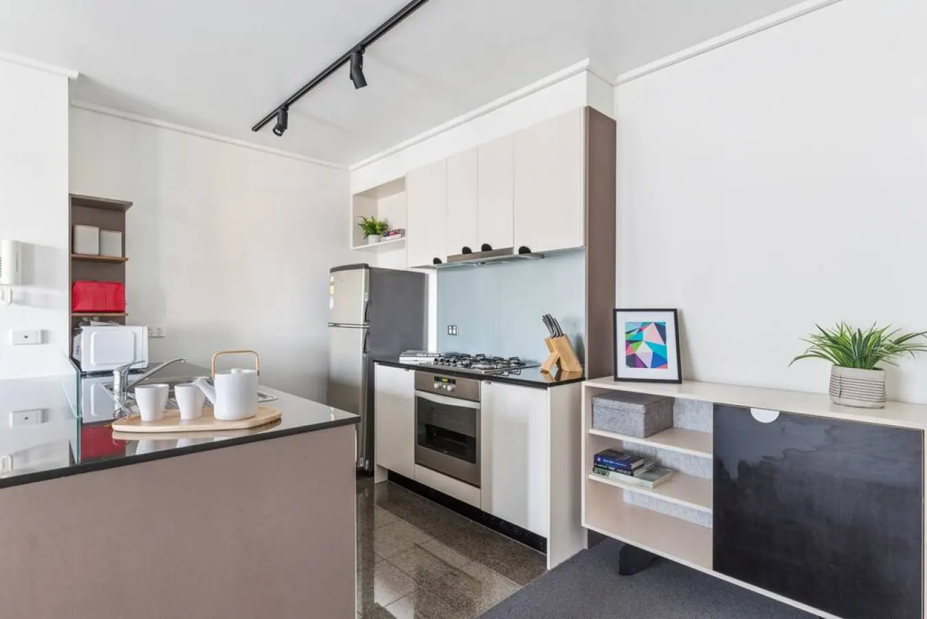 Ada: 2 Bed, 2 Bath Apartment with 3 Queen Beds 8