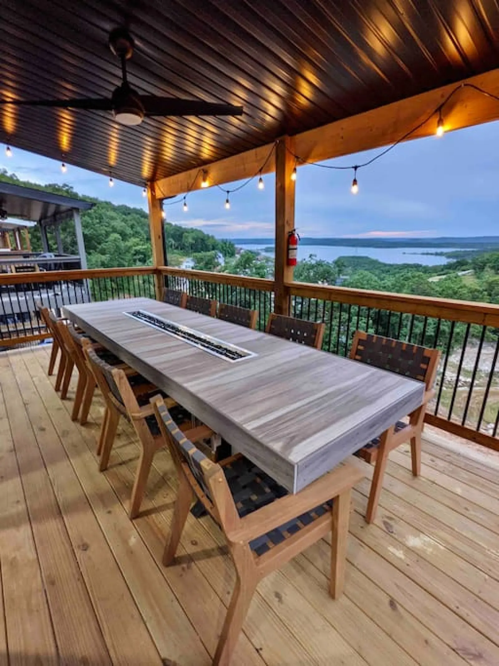 The Pointe at Chateau Mtn: Lakeview 6 Bed/6.5 Bath — photo 3