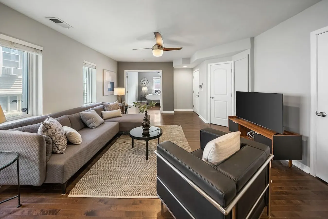 Comfortable 2BR Condo near City Center 1