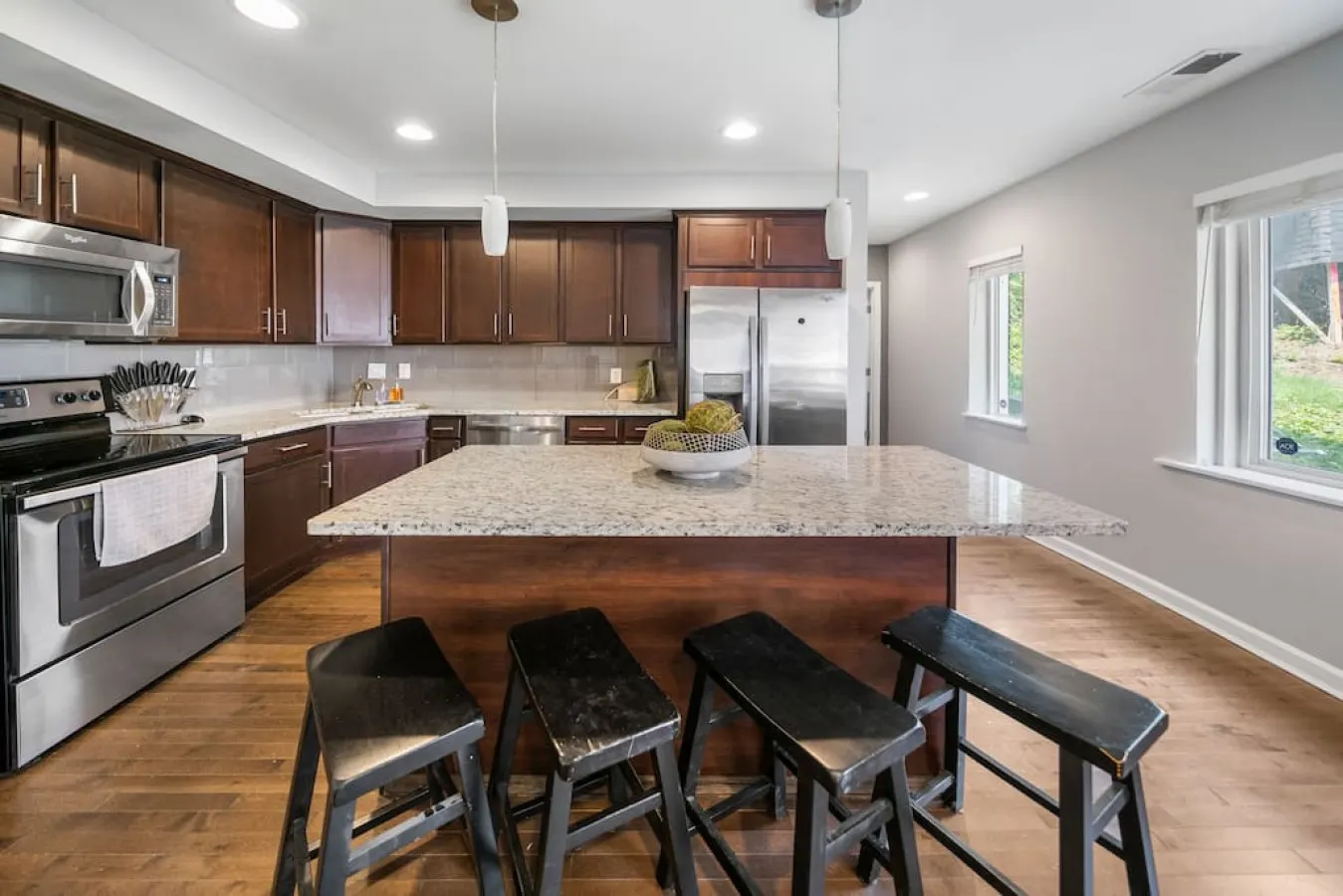 Comfortable 2BR Condo near City Center 2