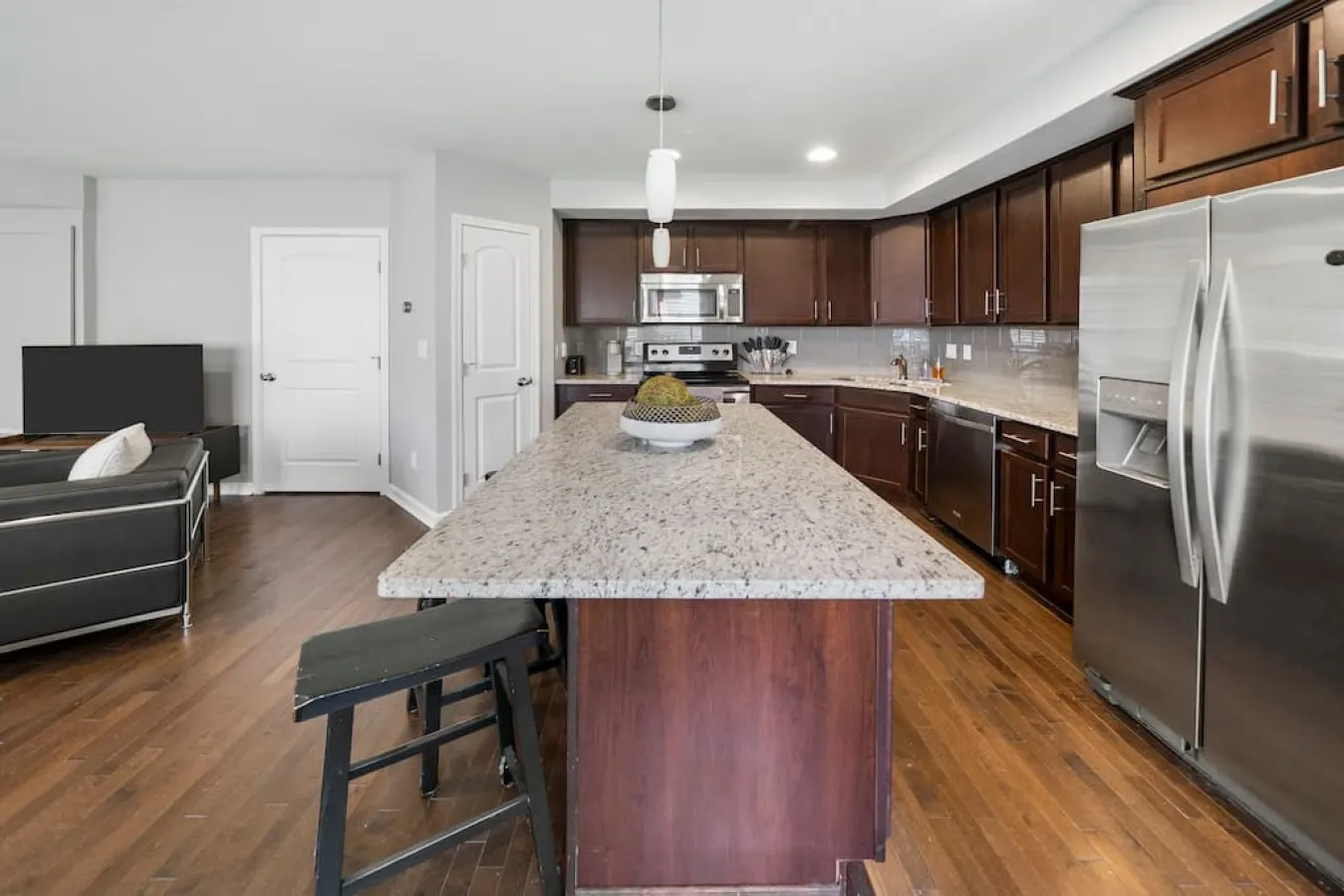Comfortable 2BR Condo near City Center 12