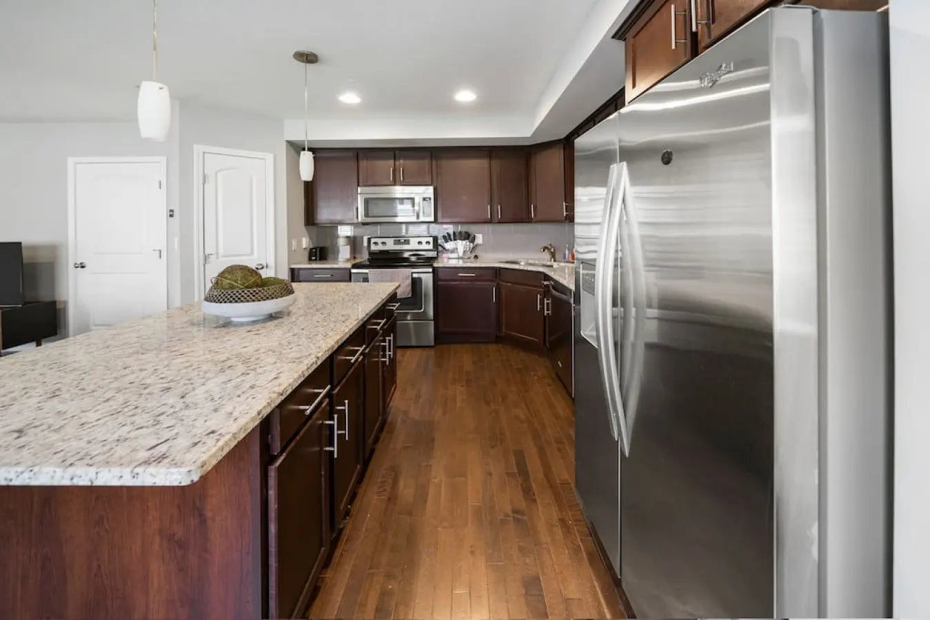 Comfortable 2BR Condo near City Center 13