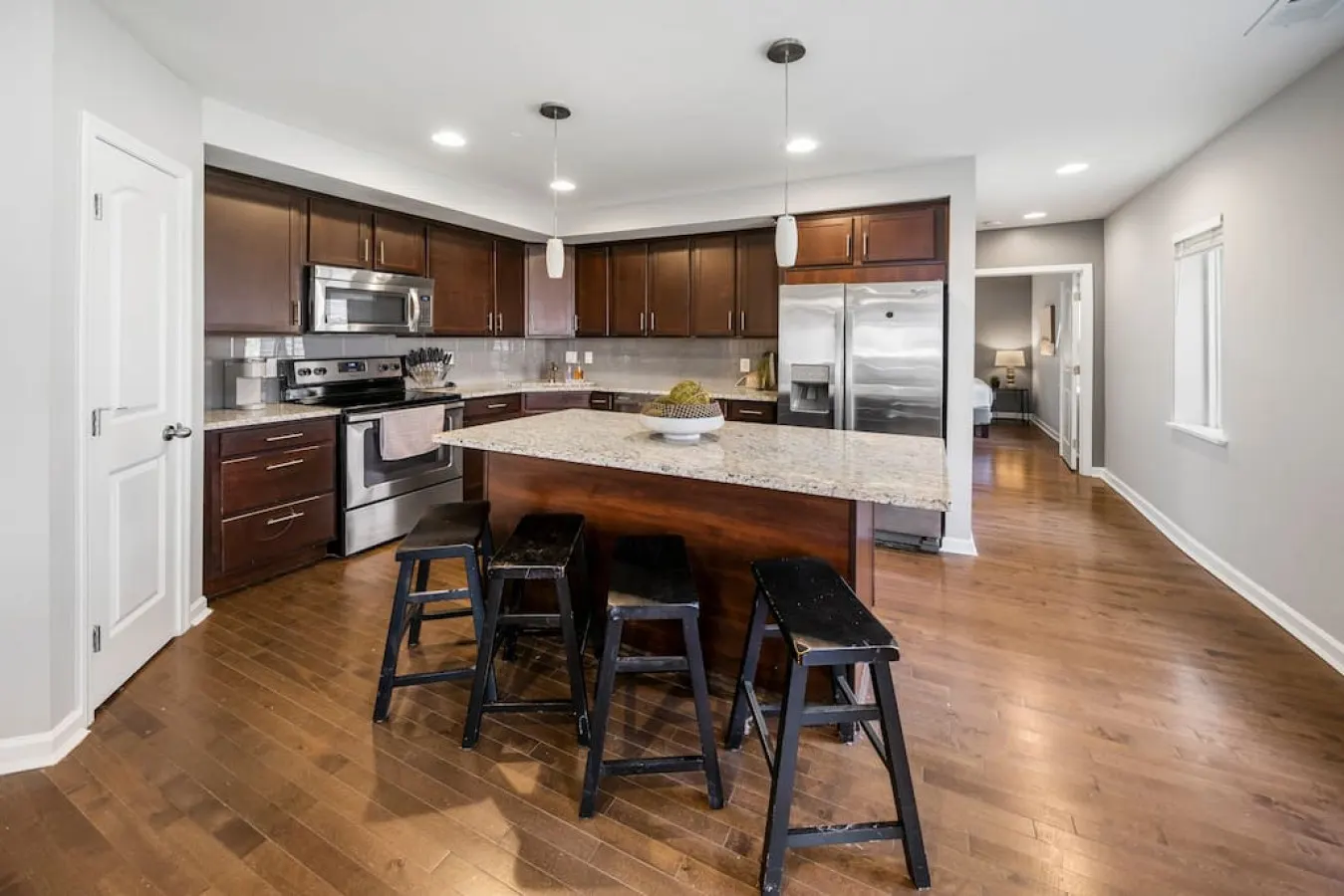 Comfortable 2BR Condo near City Center 17