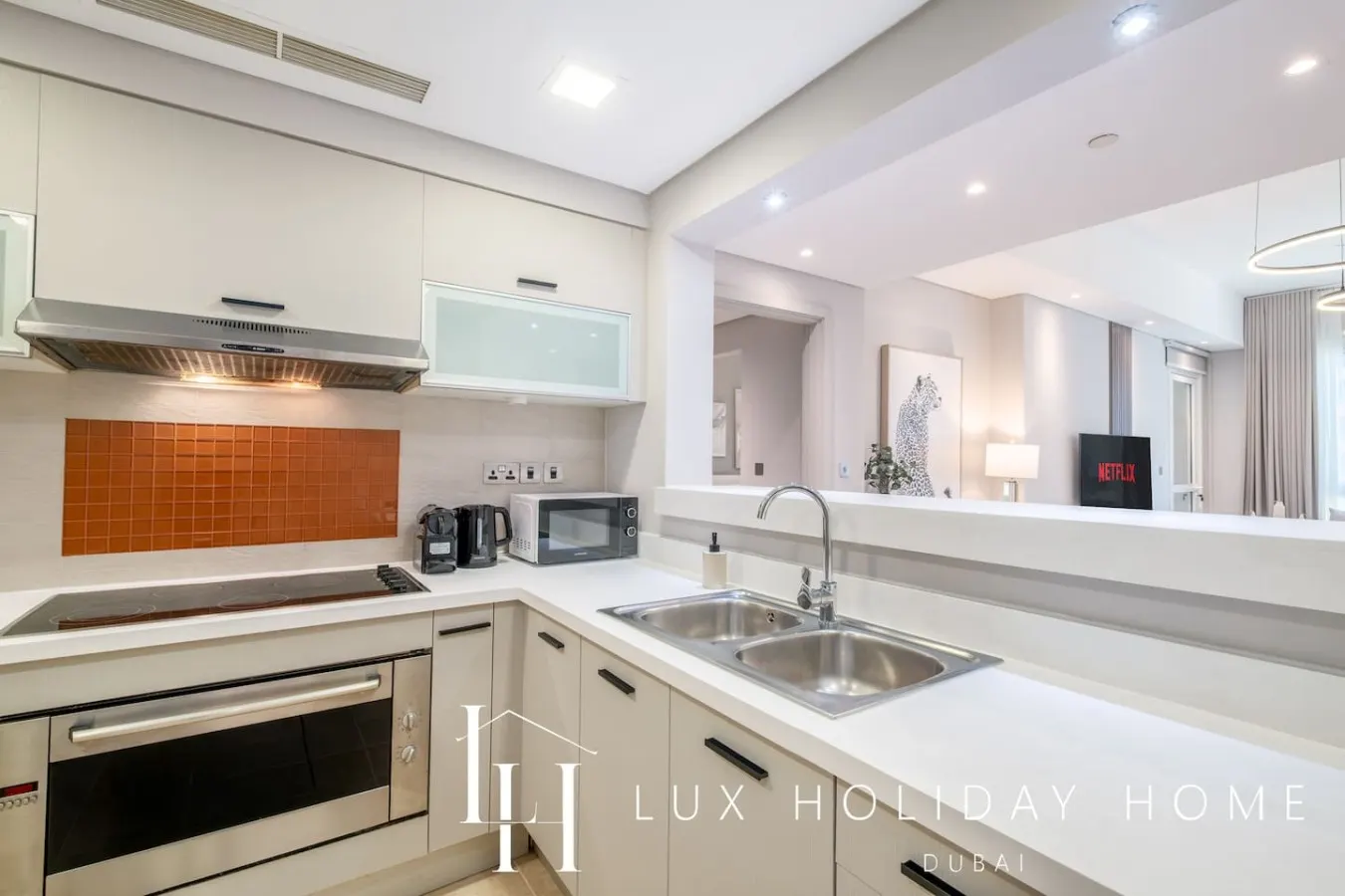 LUX The Marina Residence Palm Suite 11
