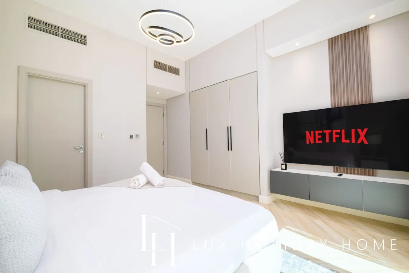 LUX The Marina Residence Palm Suite 15