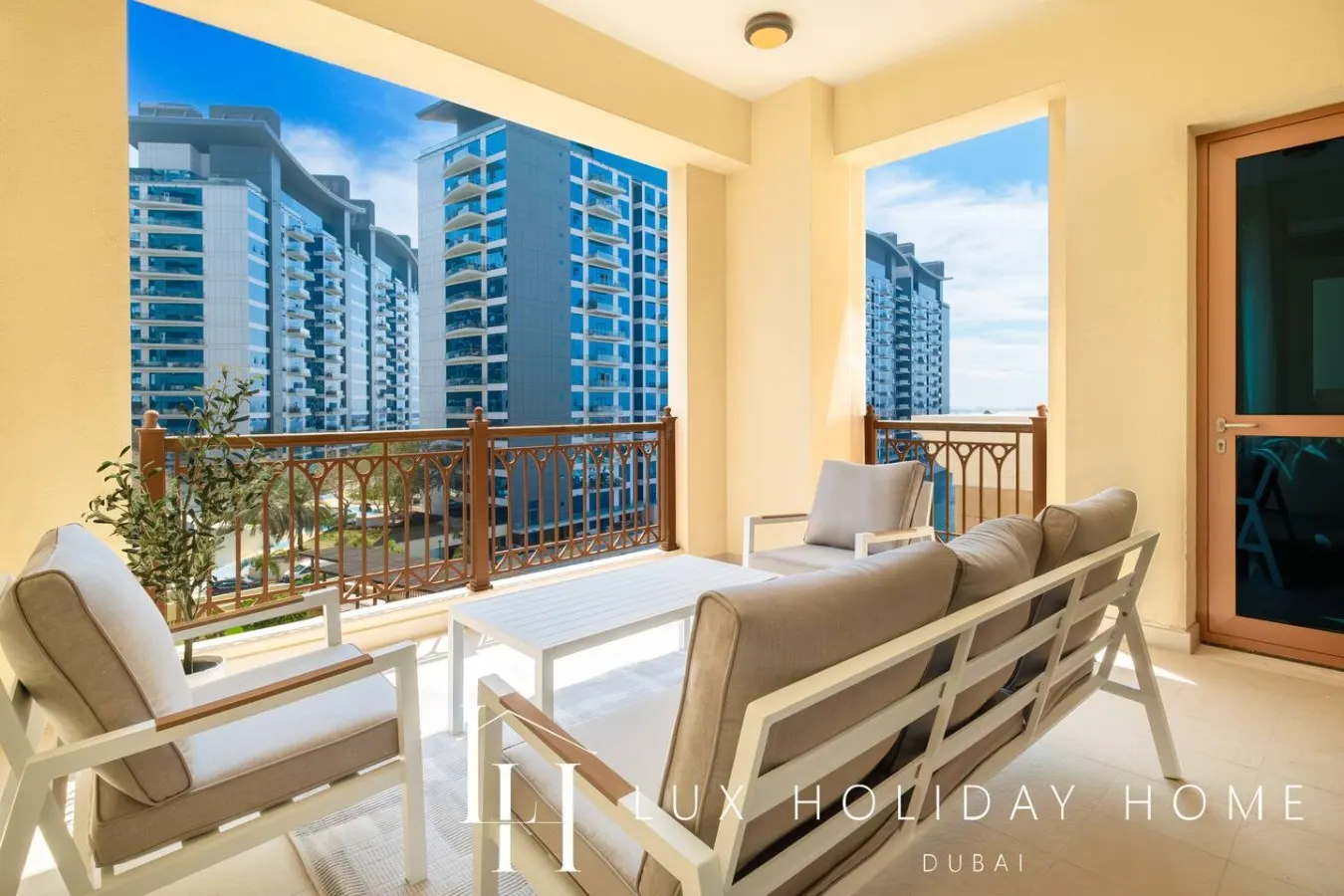 LUX | The Marina Residence Palm Suite — photo 4