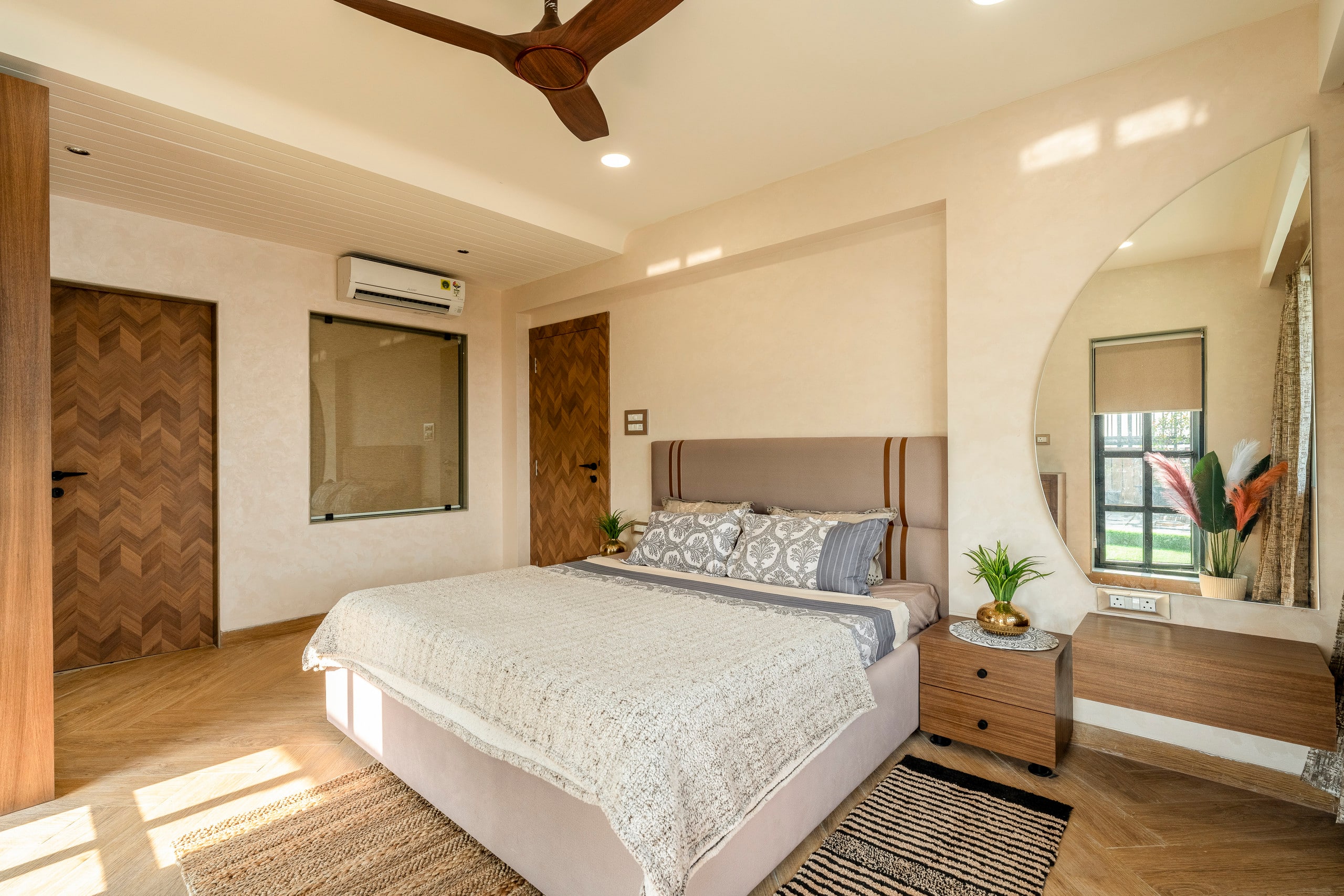 Lux 1BHK with Private Jacuzzi & Steam | Candolim 16