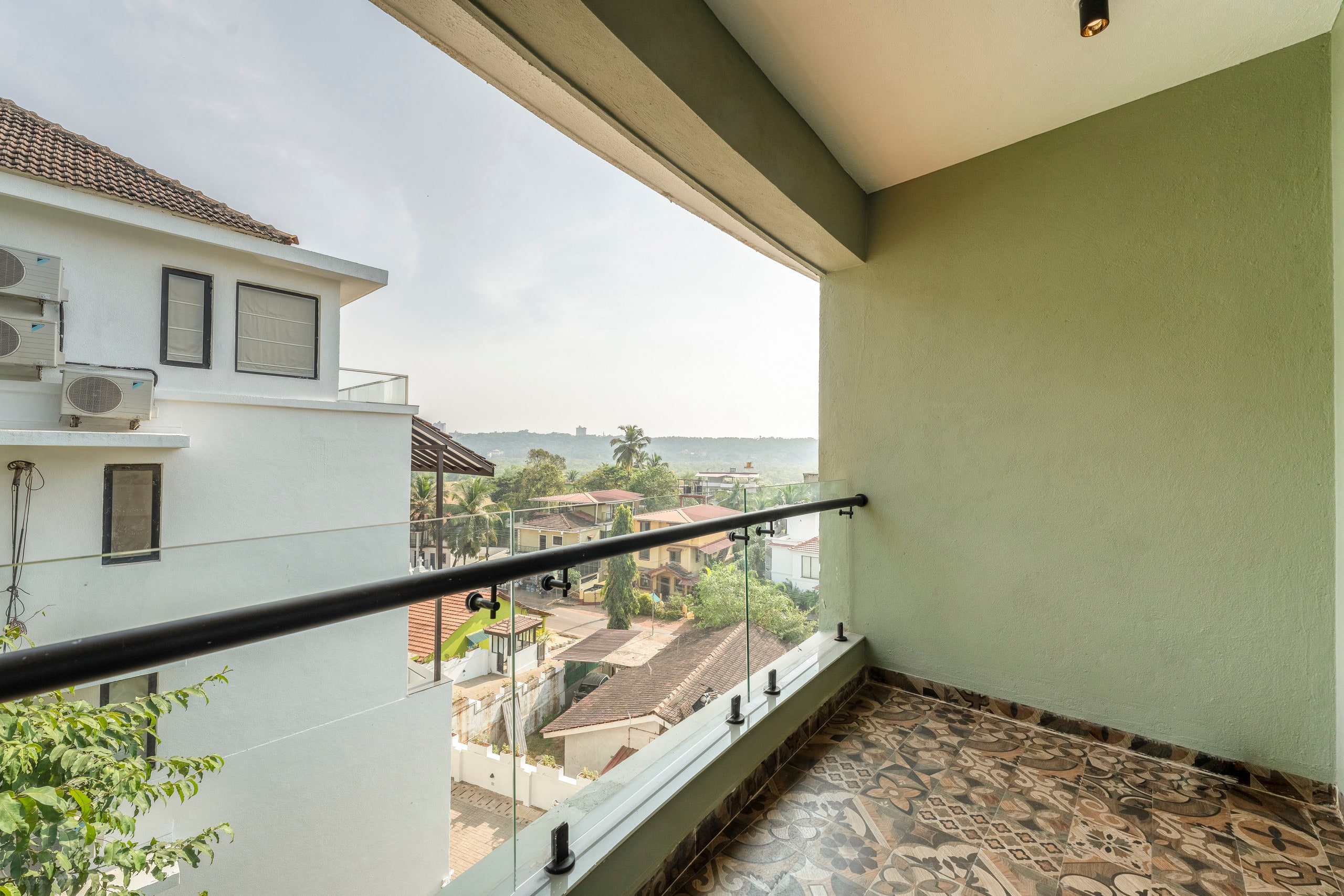 Lux 1BHK with Private Jacuzzi & Steam | Candolim 6