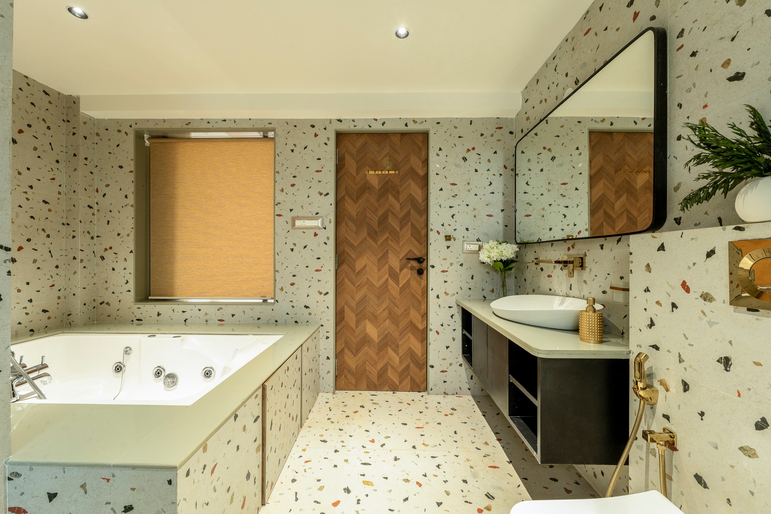 Lux 1BHK with Private Jacuzzi & Steam | Candolim 8