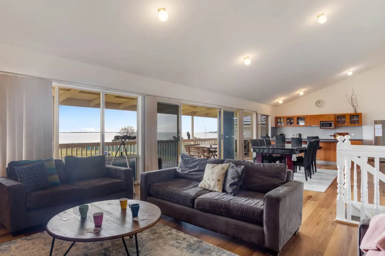 Hindmarsh Hideaway-—Waterfront Pet-friendly Living