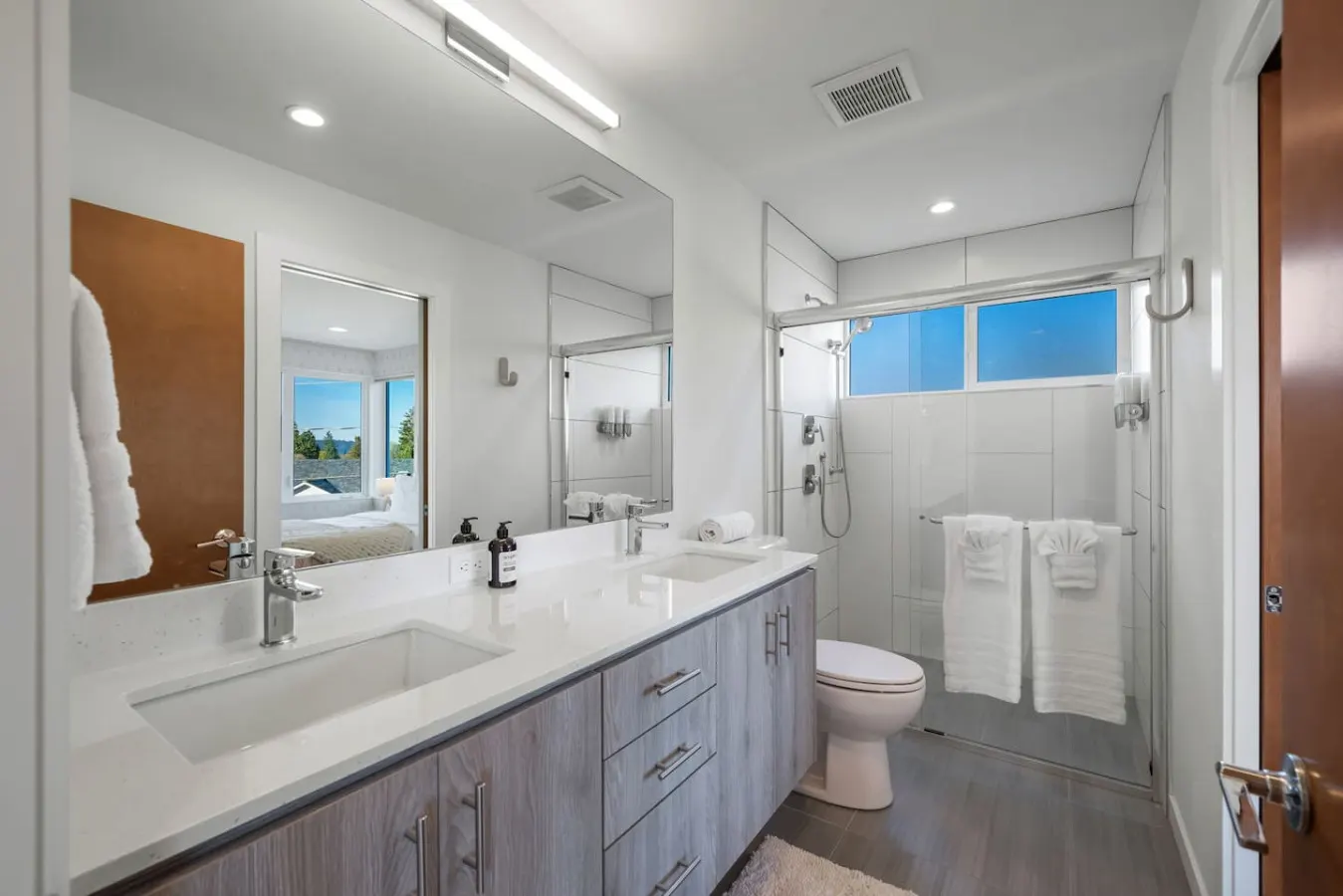 Golden Gardens 3BR Retreat: Steps From Beach Park 6