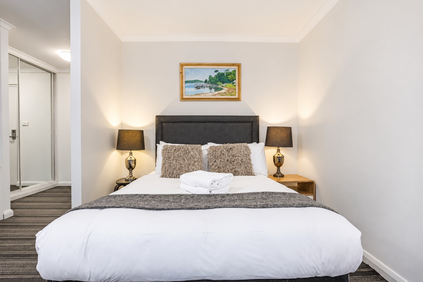Spacious Studio Apartment in CBD Wi-Fi Included
