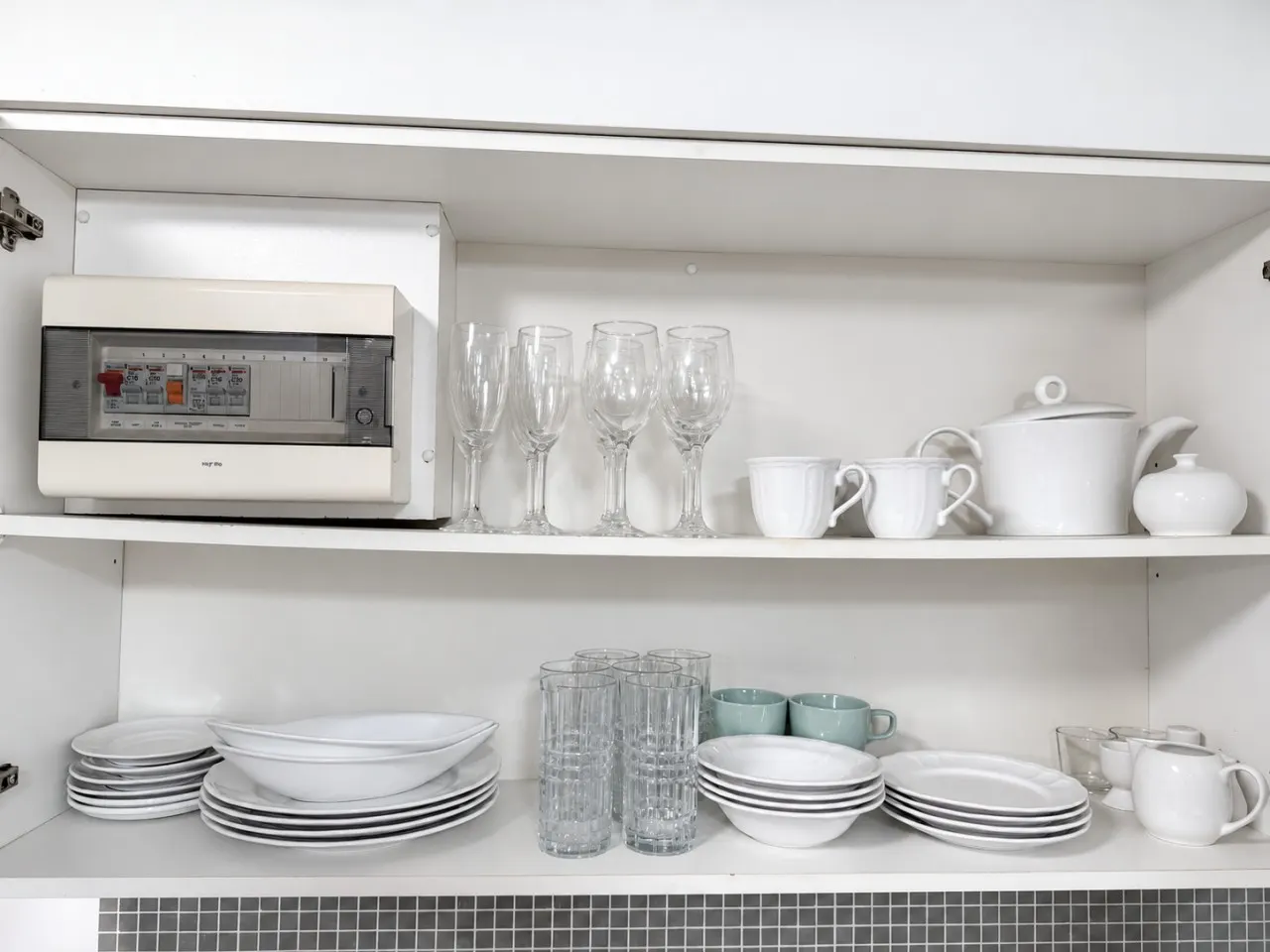 Spacious Studio Apartment in CBD Wi-Fi Included 12