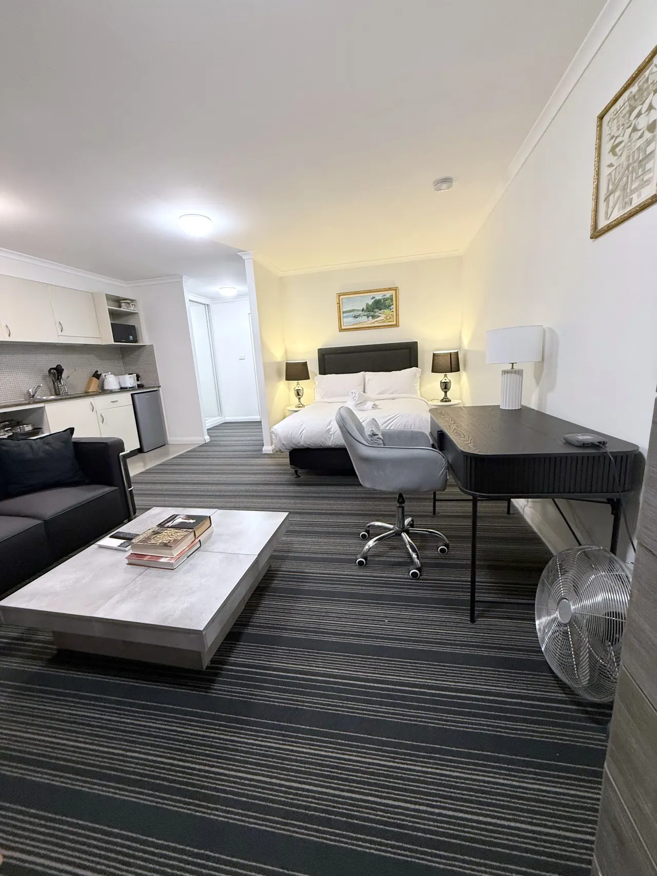Spacious Studio Apartment in CBD Wi-Fi Included 15
