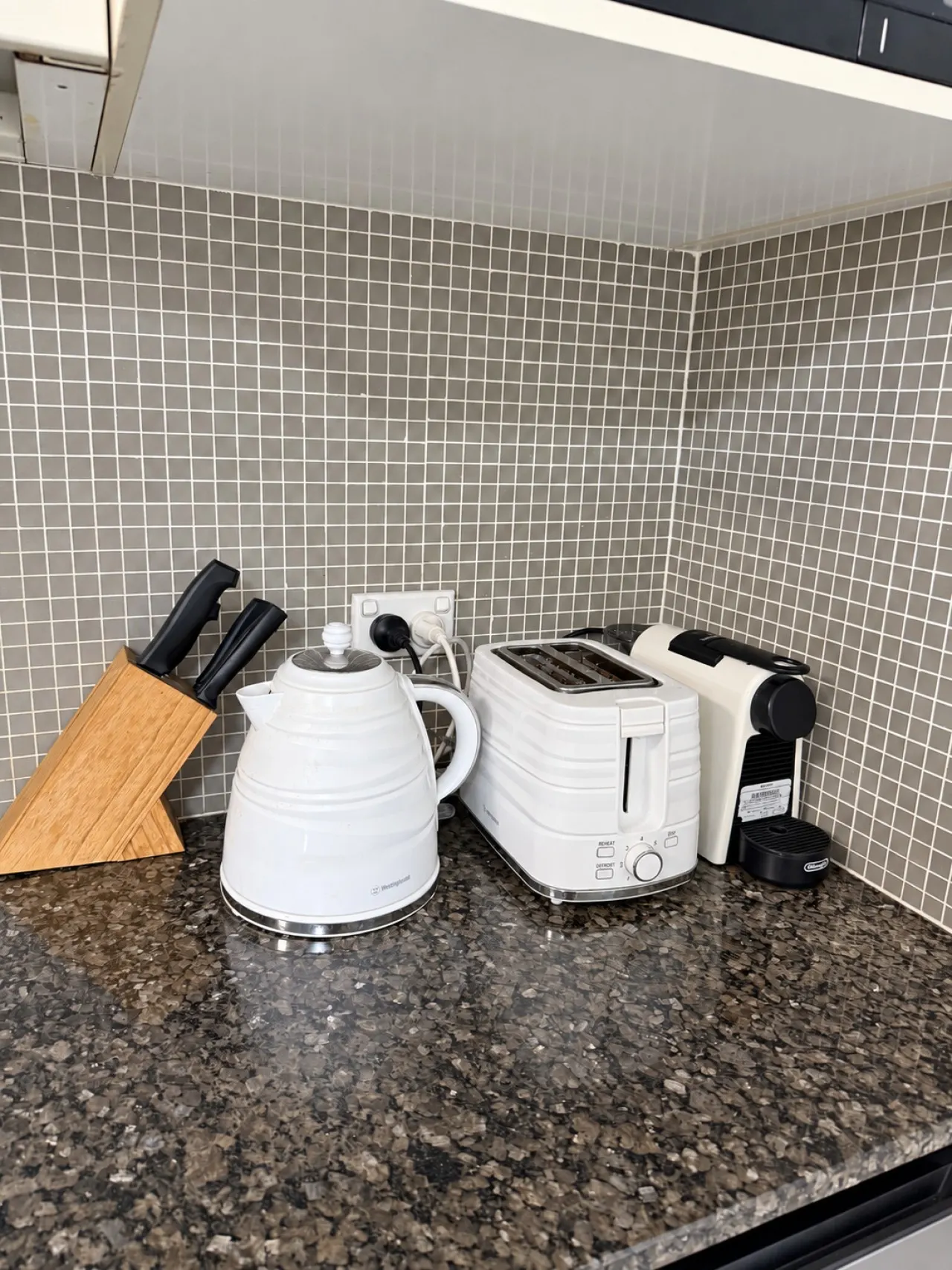 Spacious Studio Apartment in CBD Wi-Fi Included 8