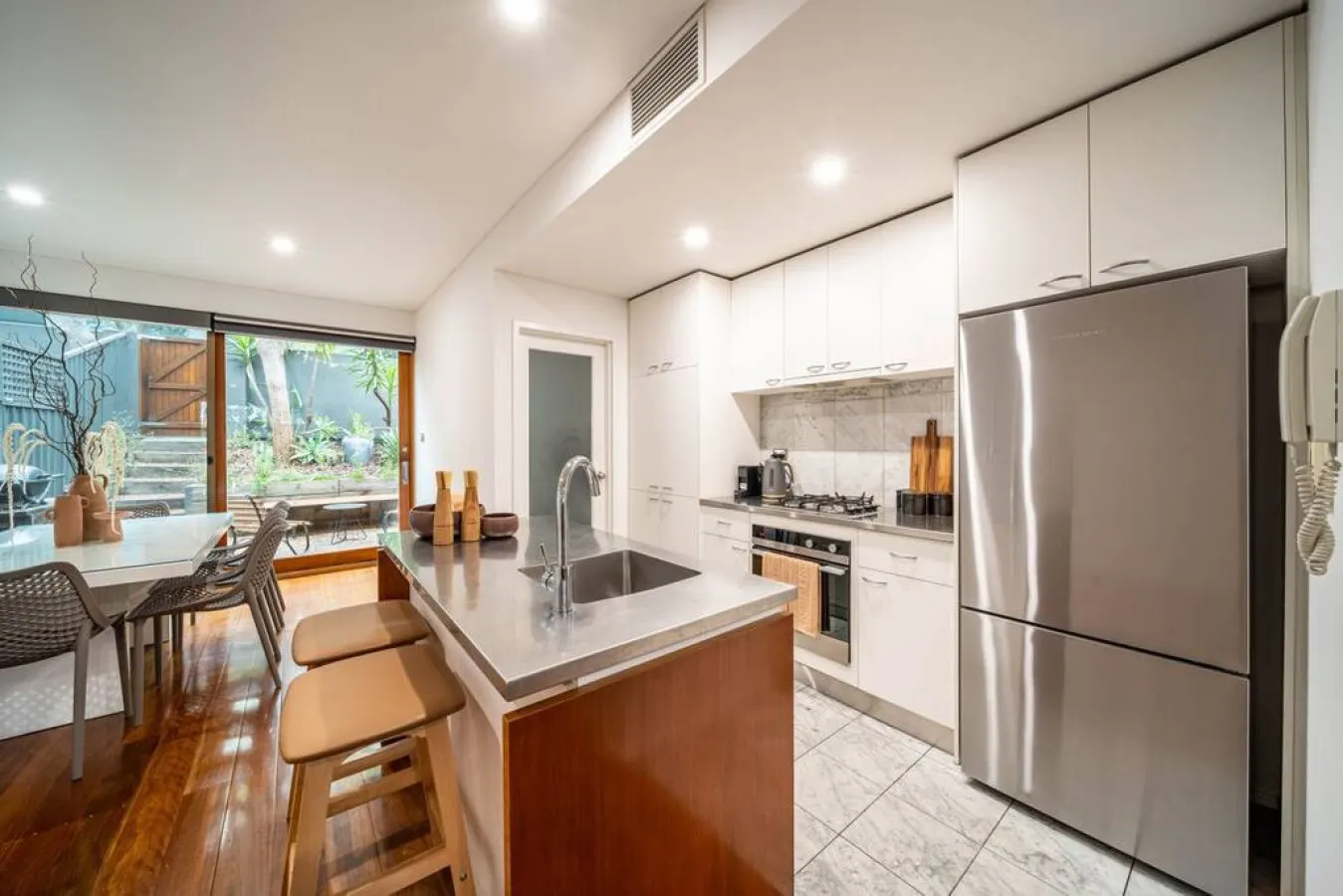 Juniper on Rundle - A Leafy City-fringe Escape 10