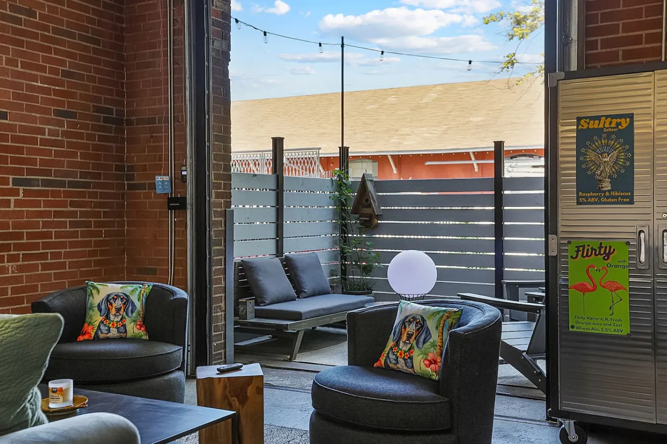 Brick & Chill ~ Street Level in Heart of Old City 15