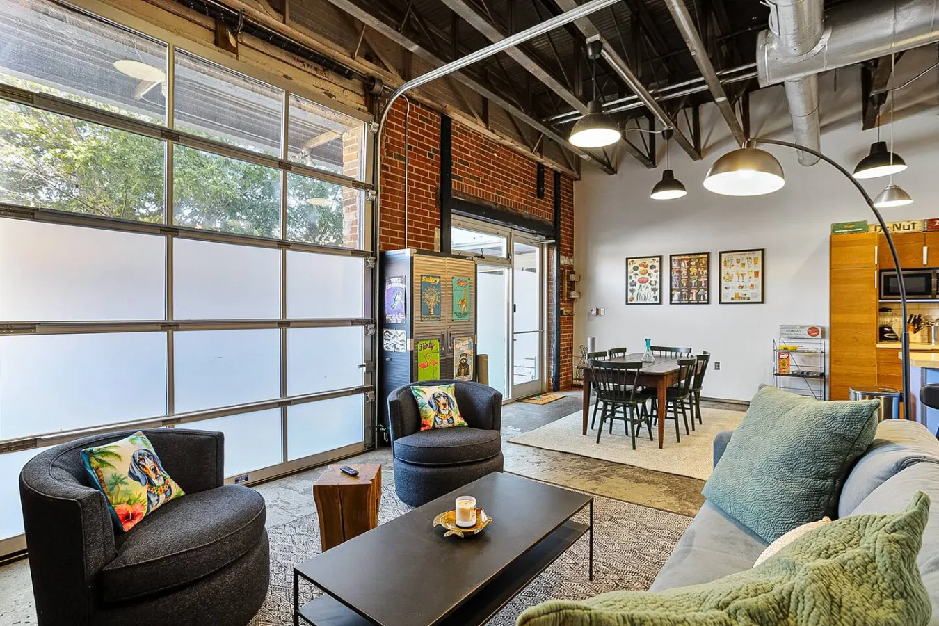 Brick & Chill ~ Street Level in Heart of Old City 16