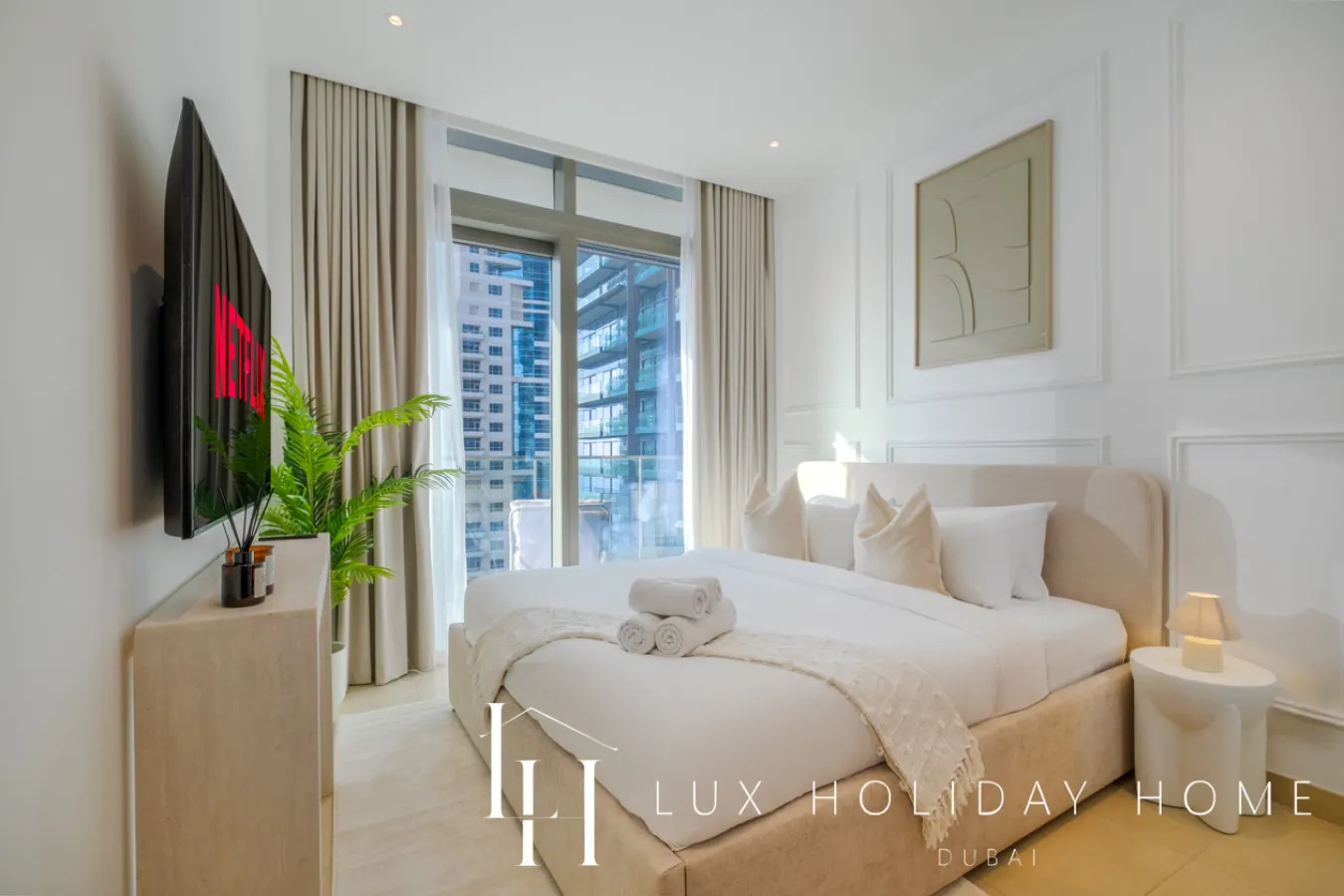 LUX The Marina Gate Sea View Suite 9