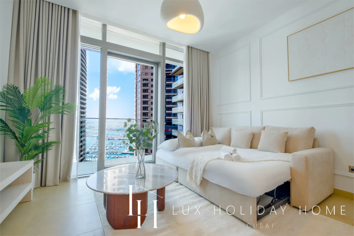 LUX The Marina Gate Sea View Suite 10
