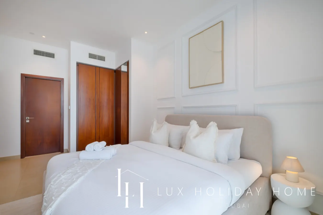 LUX The Marina Gate Sea View Suite 18