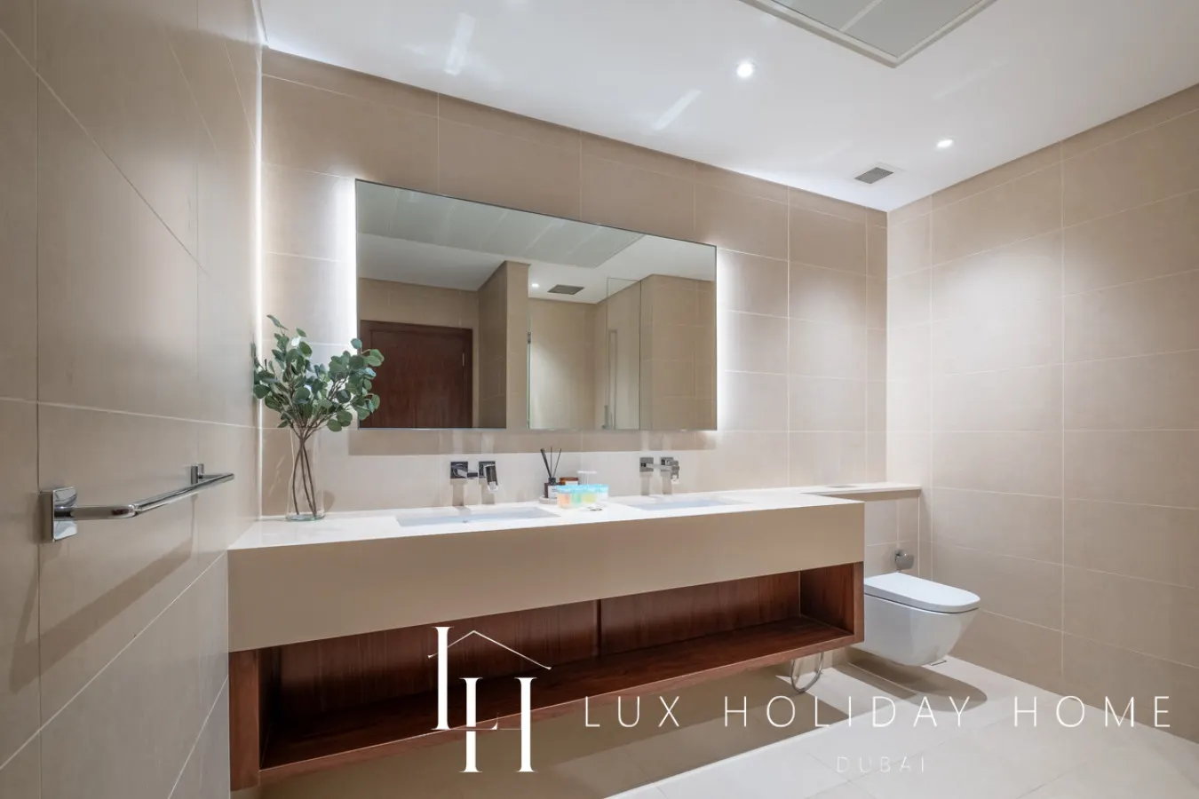 LUX The Marina Gate Sea View Suite 19