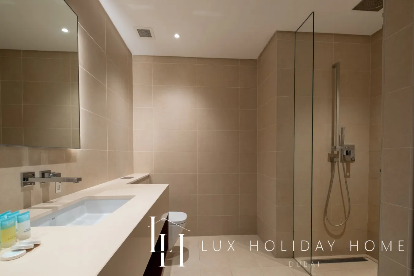 LUX The Marina Gate Sea View Suite 20