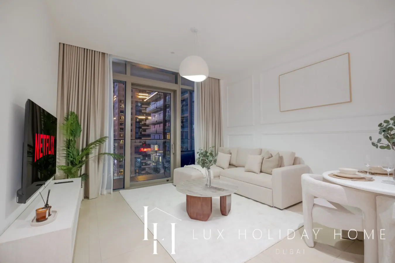 LUX The Marina Gate Sea View Suite 6